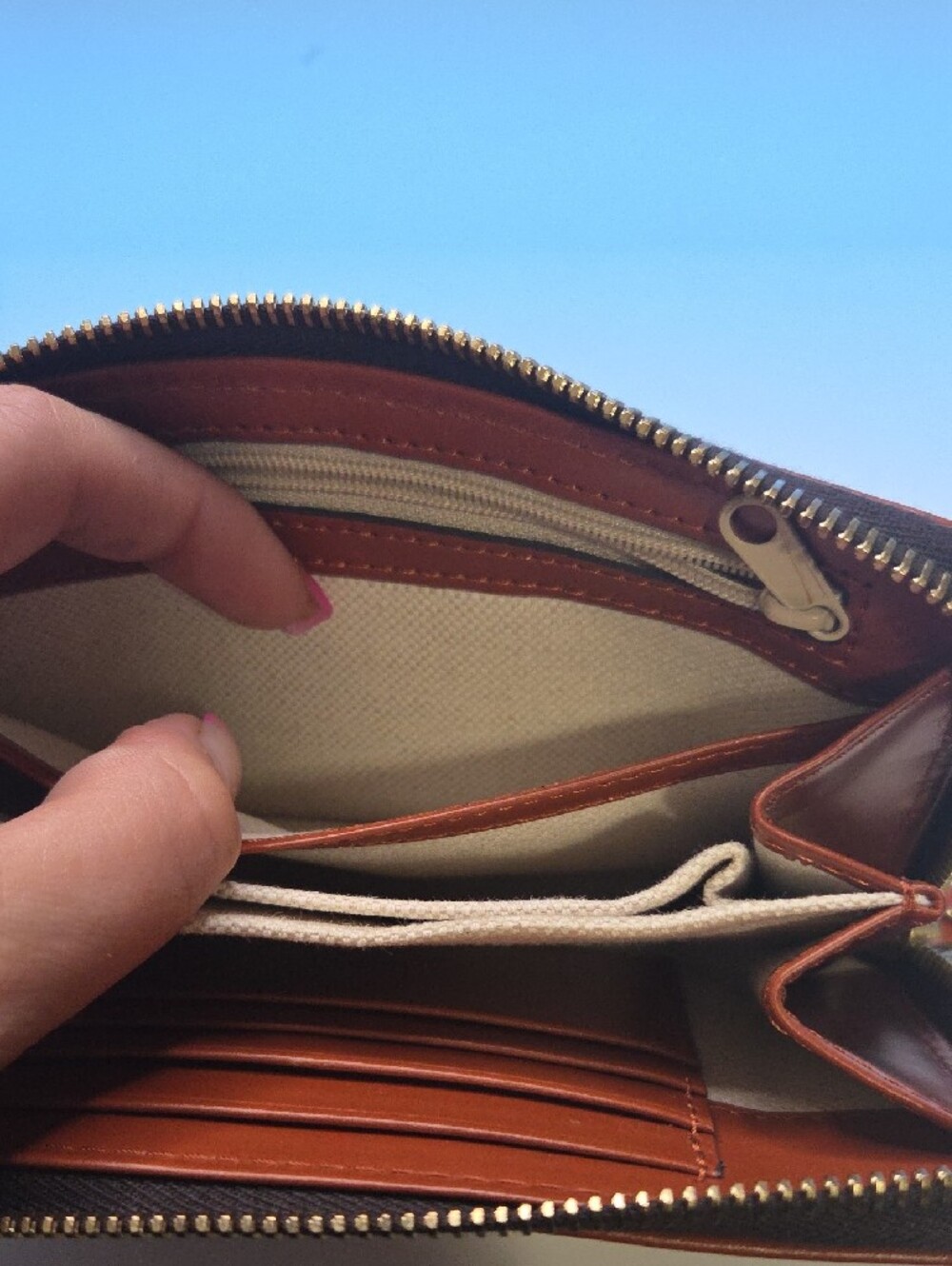 Dooney & Bourke Chestnut Brown Leather Zip-Around Wallet - Picture 4 of 8